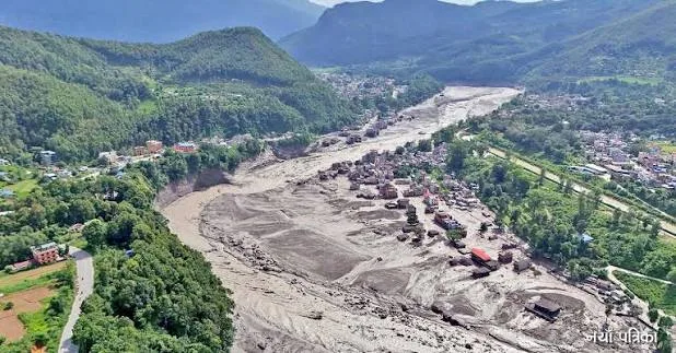 बिनाशकारी बाढी पछि खण्डहर बनेको त्रिशुली नदी आसपासको क्षेत्र